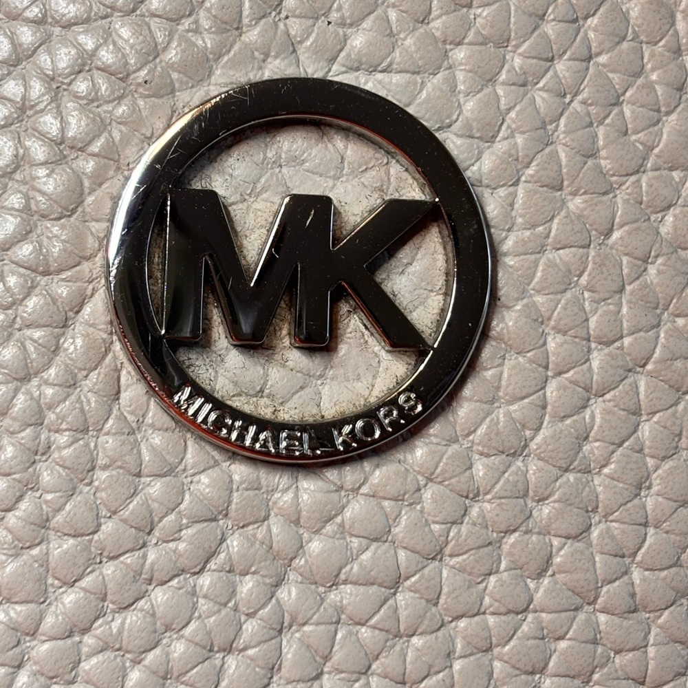 🤍👜Michael Kors Cream Pebbled Leather Crossbody - Picture 10 of 14